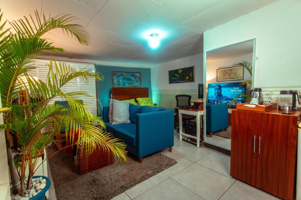 림베 Palm Springs Bed & Breakfast B&B 외부 사진